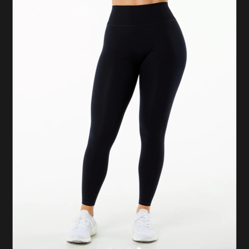 2 pairs of Alphalux Wonder Leggings 27”